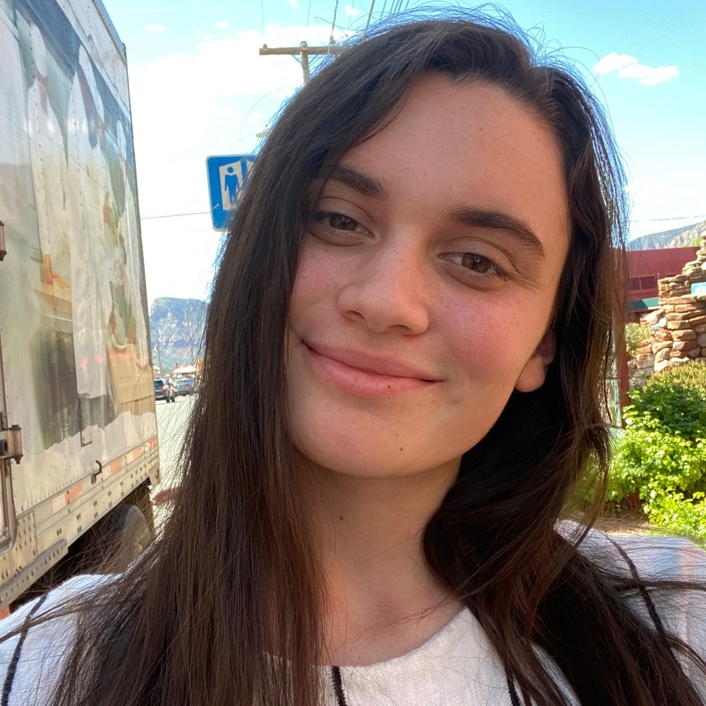 Meet your Posher, Caitlin